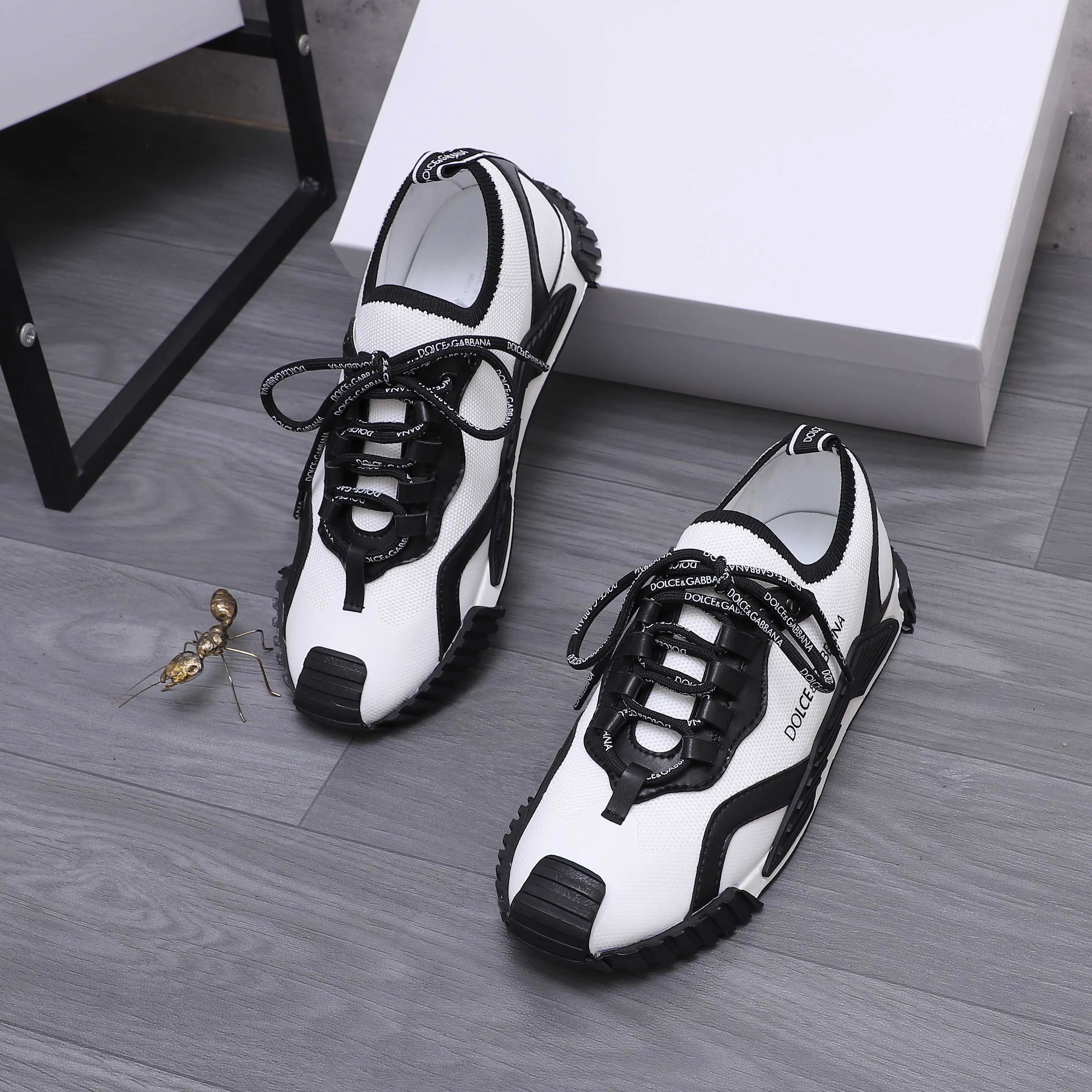 Men's shoes💰442 Product trademark: DG (Dolce & Gabbana) couple's casual shoes Regular size: 35-46 Product materials: Selected cowhide stitching fly woven upper, cowhide insole, original outsole